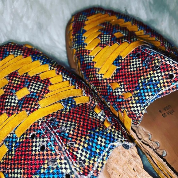 ❤️SOLD❤️Aztec Leather Slip On Shoes - Picture 2 of 5